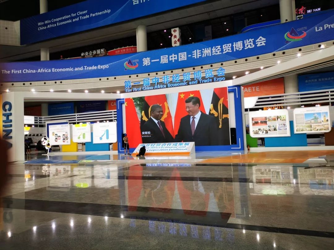 中非经贸博览会上的数字魅力 鸿合创意数字展项引领文化新体验